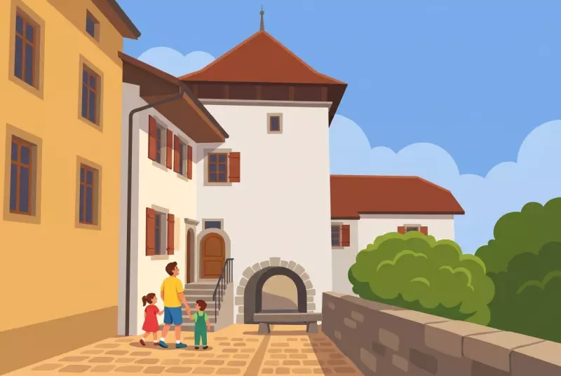 Illustration du Musée de Montreux : ancienne maison de vigneron blanche à tour carrée et toit de tuiles, avec son passage voûté dans la vieille ville, et une famille qui arrive devant l'entrée