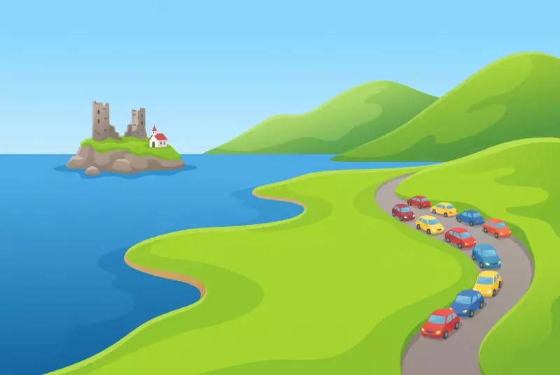 Illustration de la plage de Gumefens : grande pelouse au bord du lac de la Gruyère avec l'île d'Ogoz et ses ruines à l'horizon