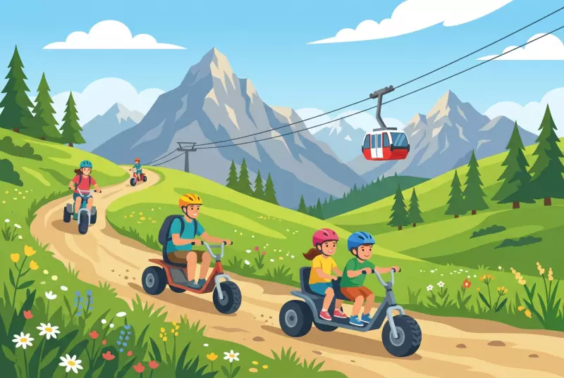Illustration plate de la trottinette tout-terrain de Vercorin, enfants en descente avec casques au-dessus de la vallee