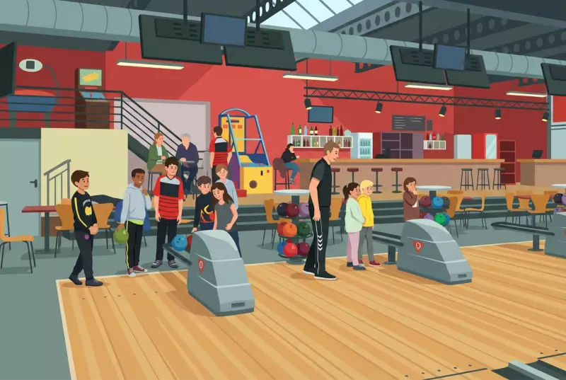 Family bowling at Bowlingland (Castel Bowling Gland, VD)